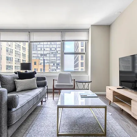 Gold Coast 2Br W Gym Roof Nr Water Tower Chi-389 Apartment